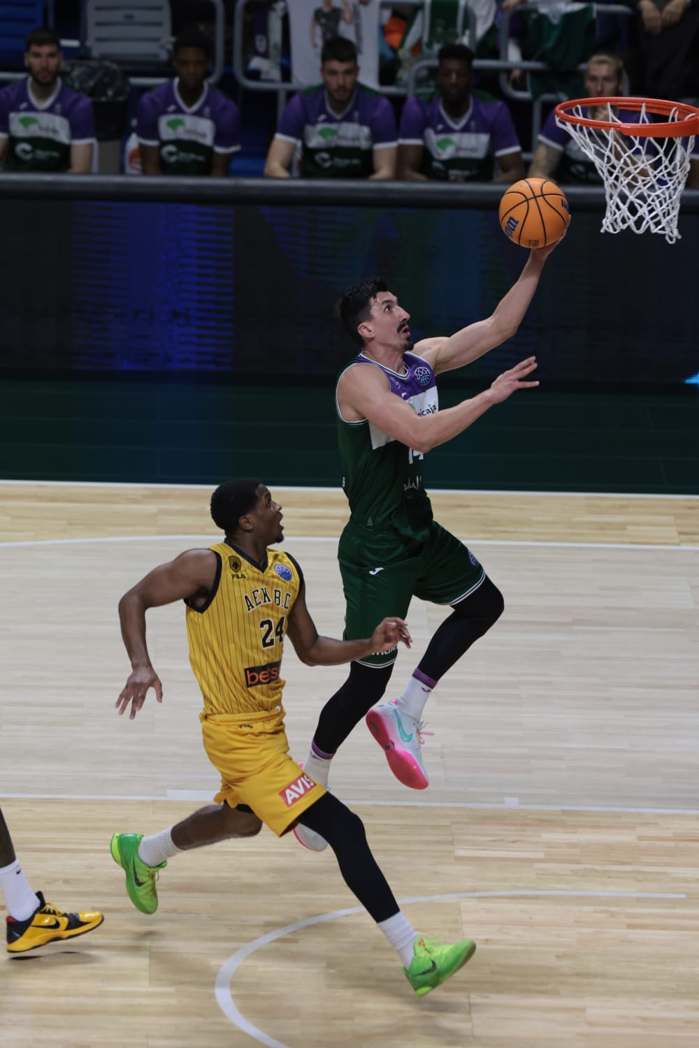 El Unicaja pasa la primera prueba del Top-16