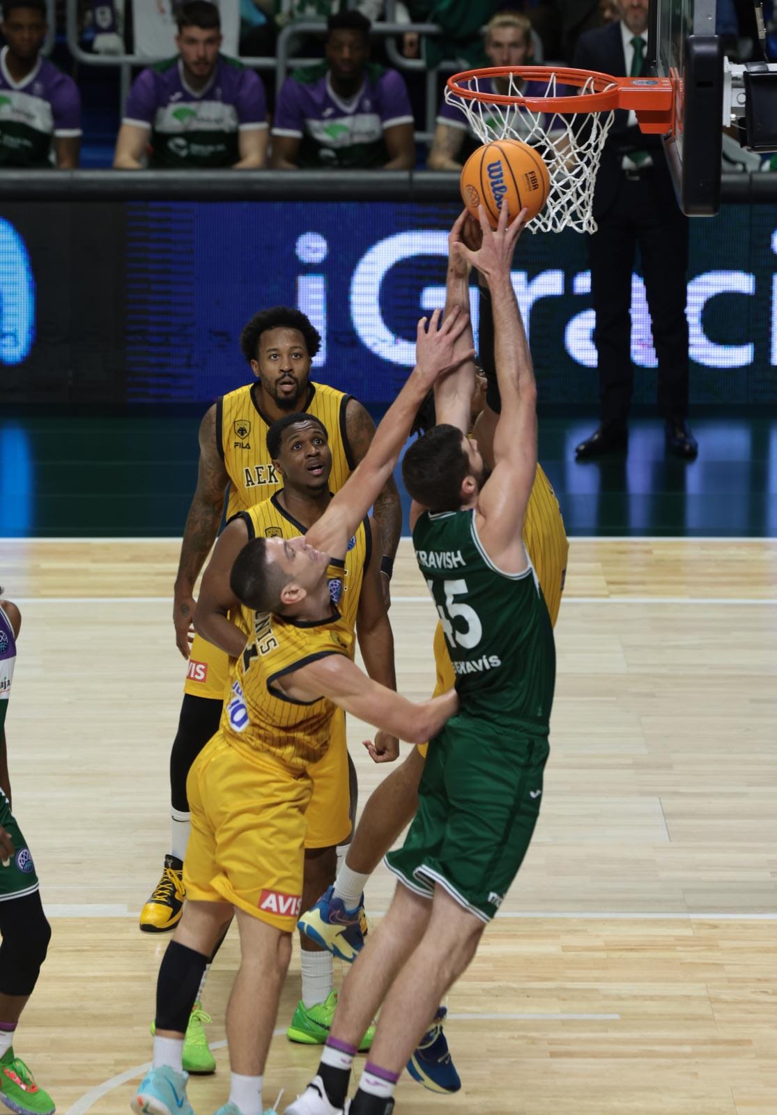 El Unicaja pasa la primera prueba del Top-16