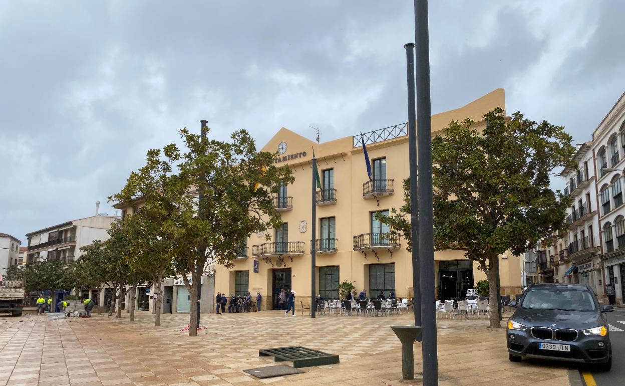 Fachada principal del Ayuntamiento de Vélez-Málaga en la plaza de Las Carmelitas. 