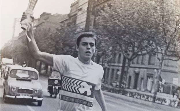 Gabernet, portando la antorcha olímpica de México 1986 a su paso por Barcelona. 