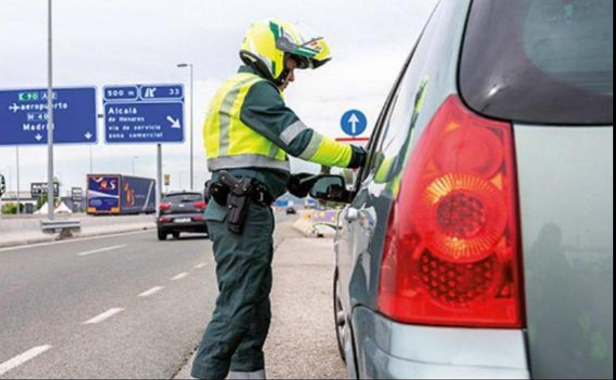 Estos son los conductores que están obligados a realizar una gestión con la DGT para notificar multas