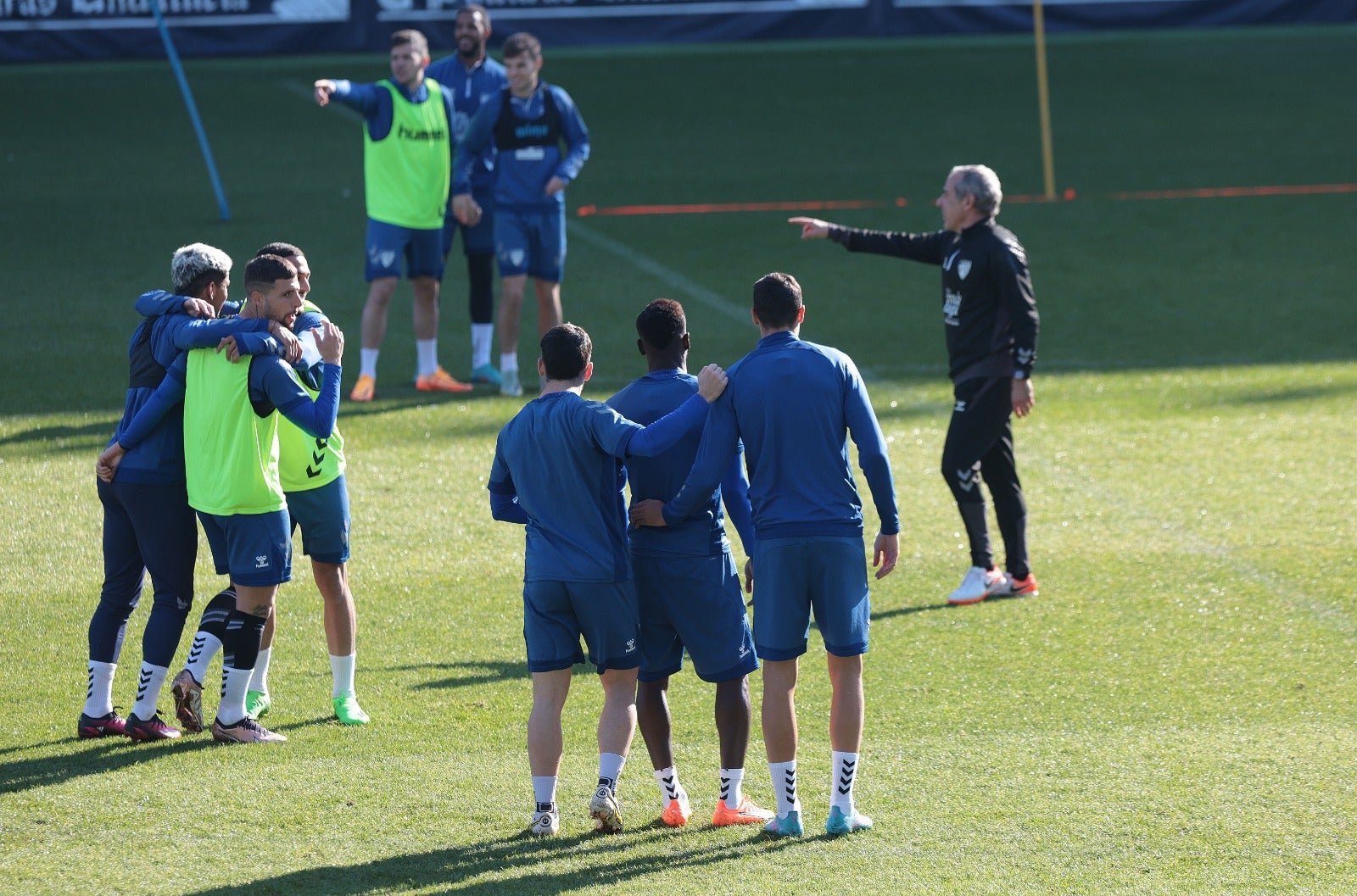 El equipo blanquiazul se ejercitó este jueves en el campo principal de La Rosaleda para afinar su preparación de cara al enfrentamiento en casa con el Oviedo de este viernes 3 de febrero a partir de las 21.00 horas. La principal novedad ha sido el regreso de Delmás. 