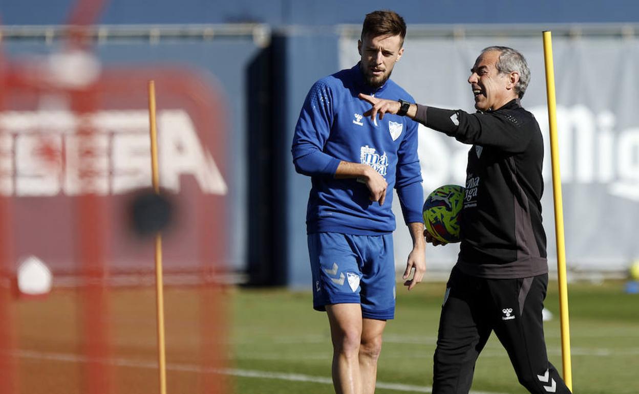 Genaro, junto al preparador físico, Enrique Ruiz. 