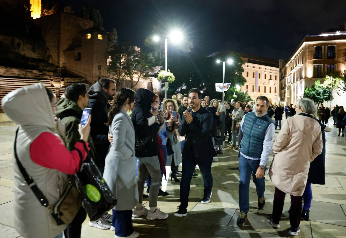 El Albéniz se llenó, tanto por dentro como por fuera, de cientos de seguidores de Castillo 