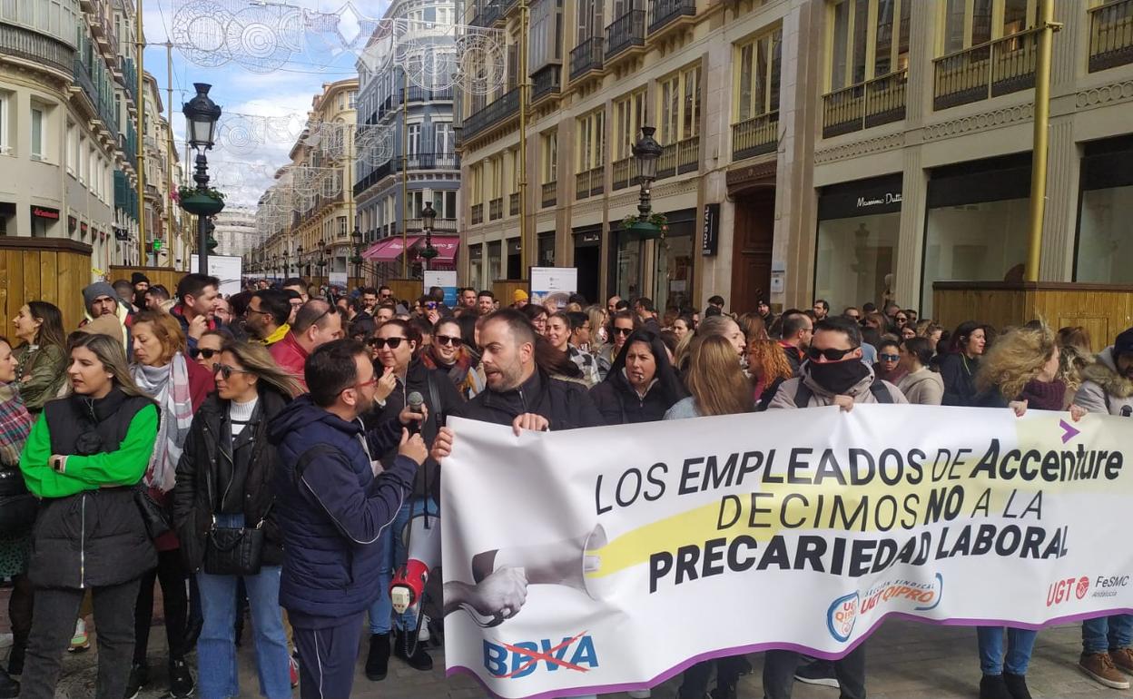 Los trabajadores de Qipro Soluciones intensifican sus protestas para lograr una subida salarial