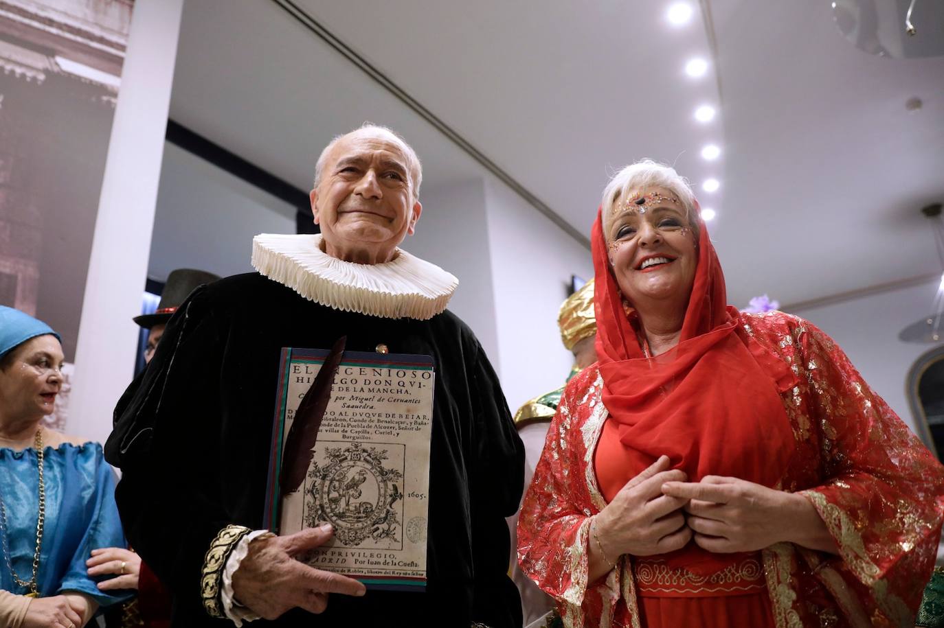 Algunos de los disfraces que se pudieron ver este viernes en el Cervantes 