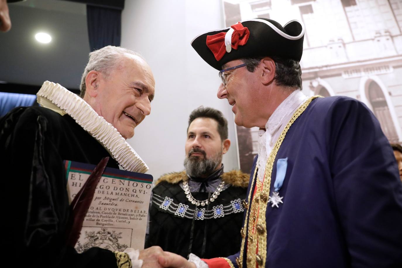 Algunos de los disfraces que se pudieron ver este viernes en el Cervantes 