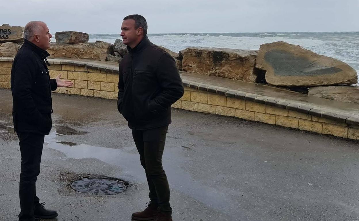 El Ayuntamiento de Manilva reforzará la escollera del Castillo