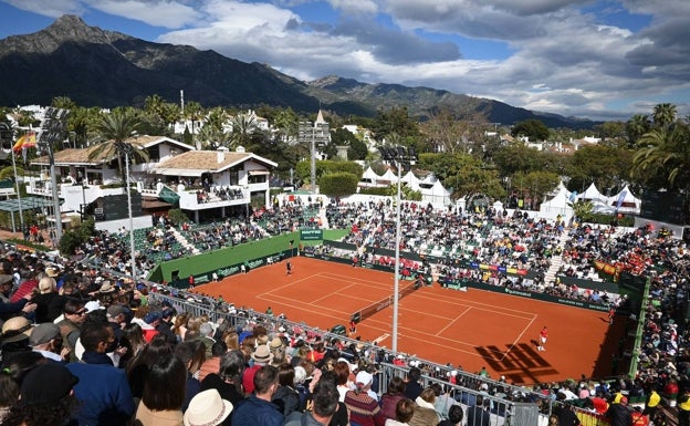 Panorámica de la pista Manolo Santana de Puente Romano, donde se jugará la serie. 