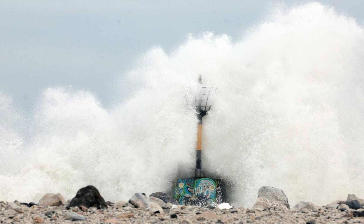 El fuerte temporal que causa destrozos en Málaga seguirá hasta el domingo