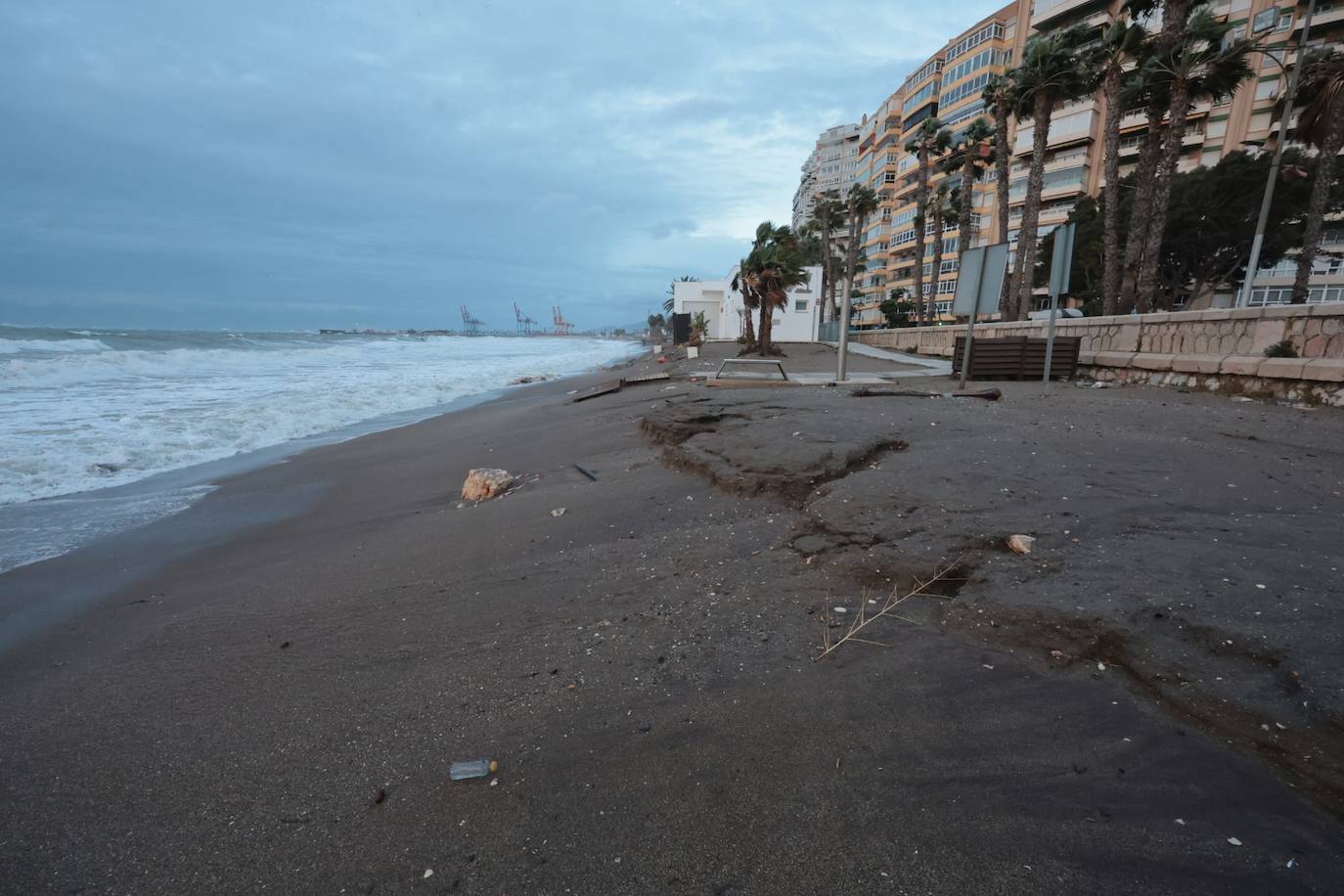 Imagen del temporal tomada en la capital, este sábado.