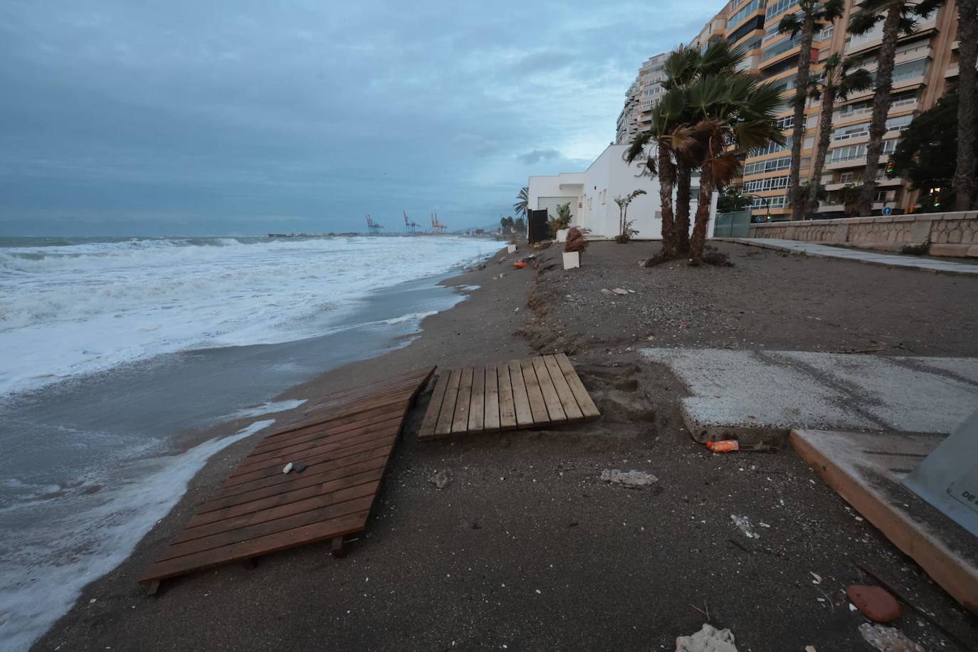 Imagen del temporal tomada en la capital, este sábado.