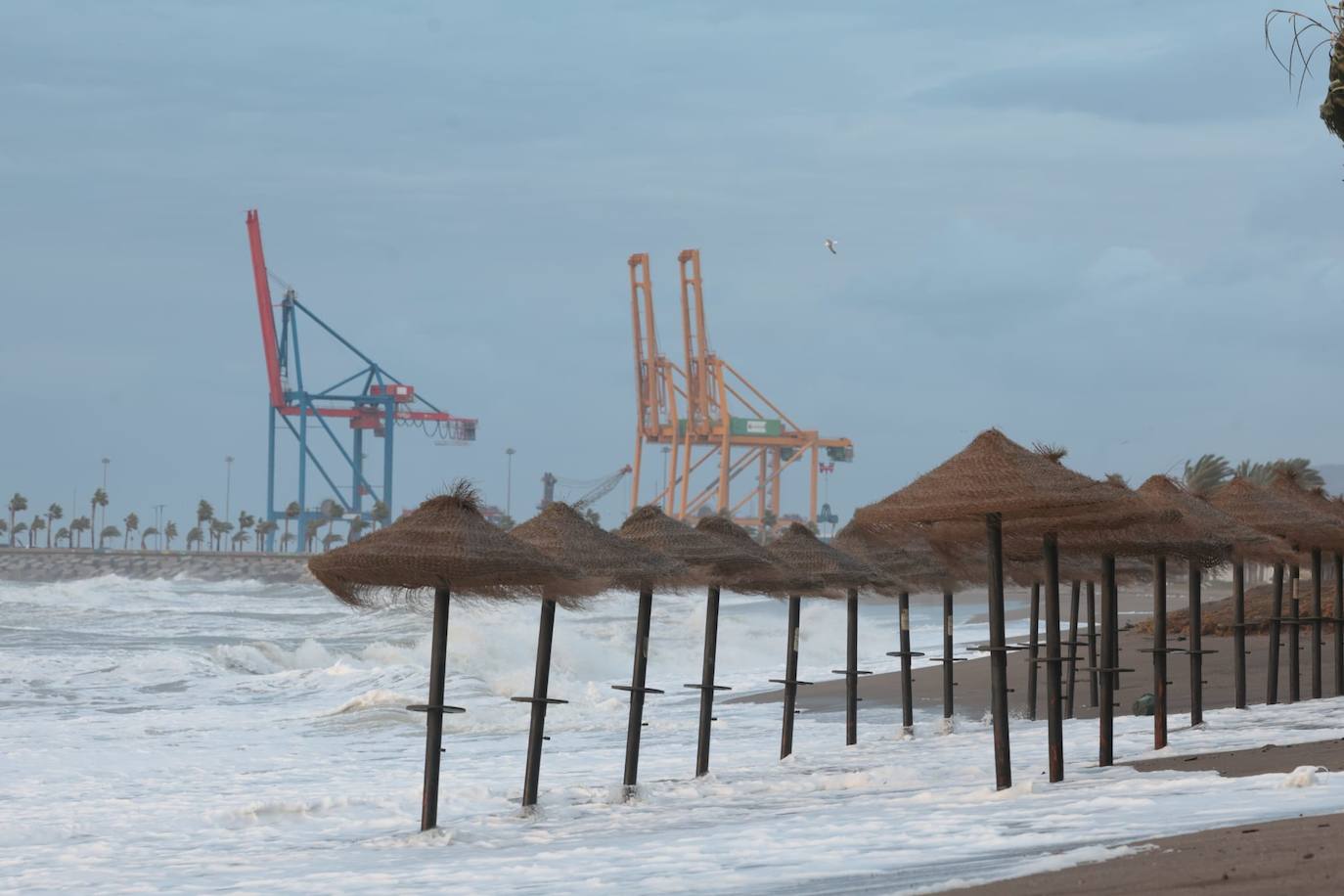 Imagen del temporal tomada en la capital, este sábado.