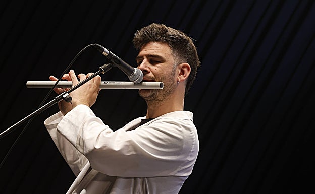 Nacido en Almargen, Joaquín Sánchez fundó Vibra-Tó junto a su compañero y amigo Miguel Guinea. 