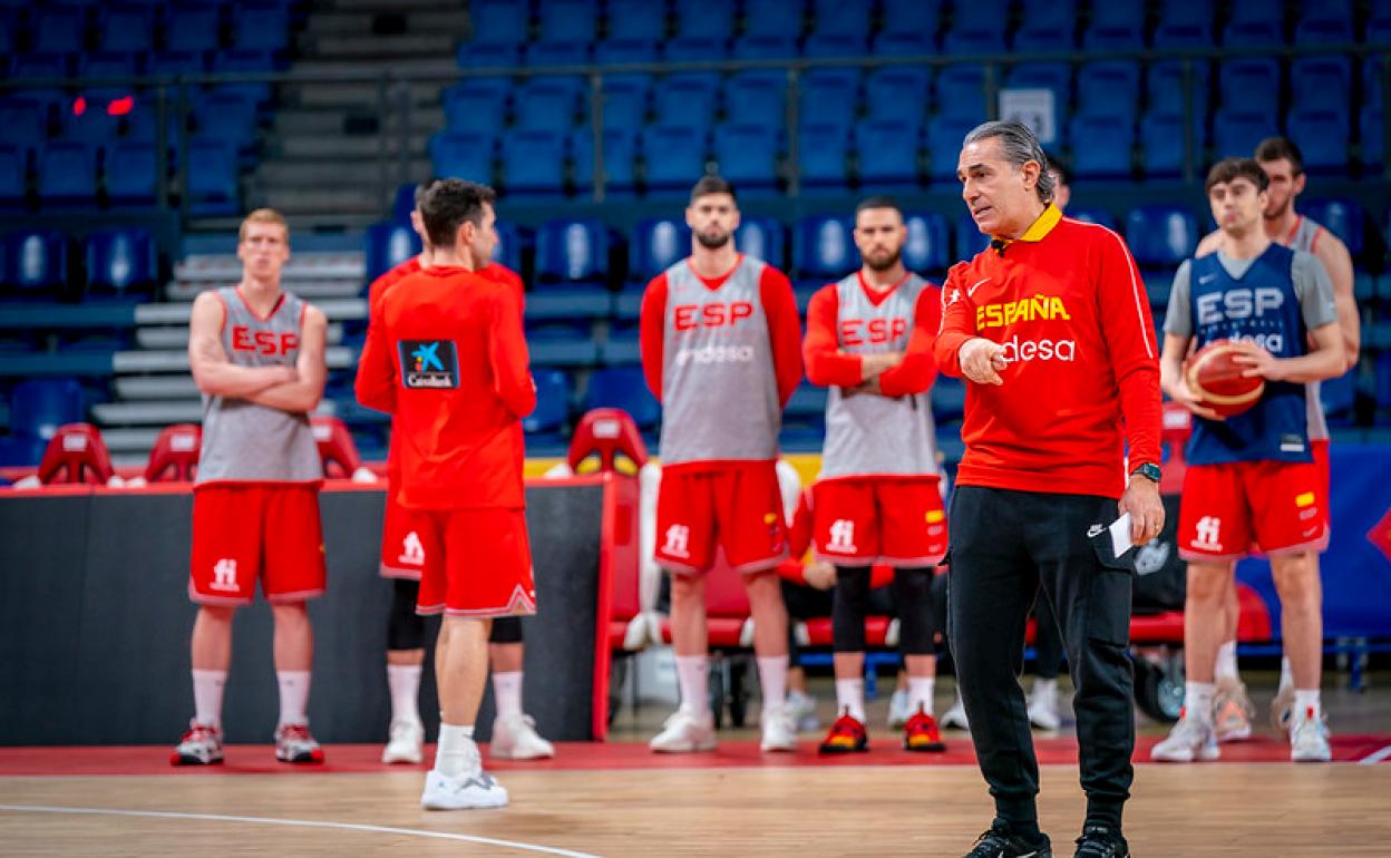 Sergio Scariolo, durante un entrenamiento con la selección. 