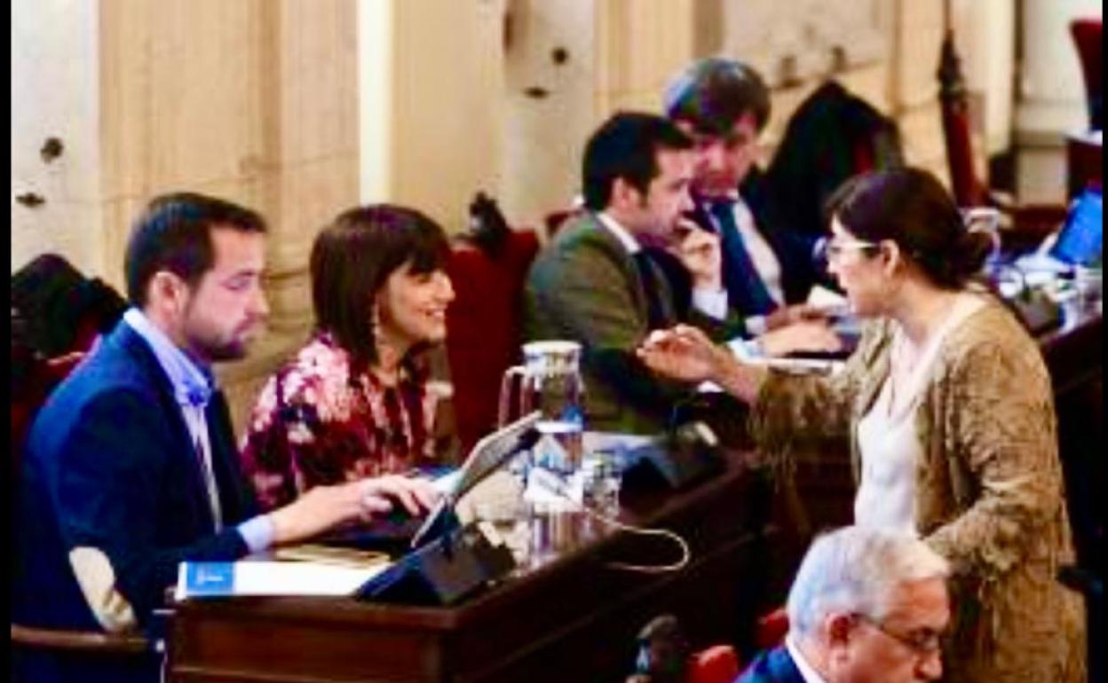 El todavía edil Luis Verde, junto a Ruth Sarabia y Gema del Corral, que también salieron en septiembre del Ayuntamiento, en este caso para ser delegadas en la Junta.