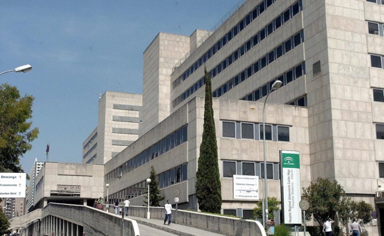 Los facultativos del Materno se han puesto de parte de la médica apartada por Salud