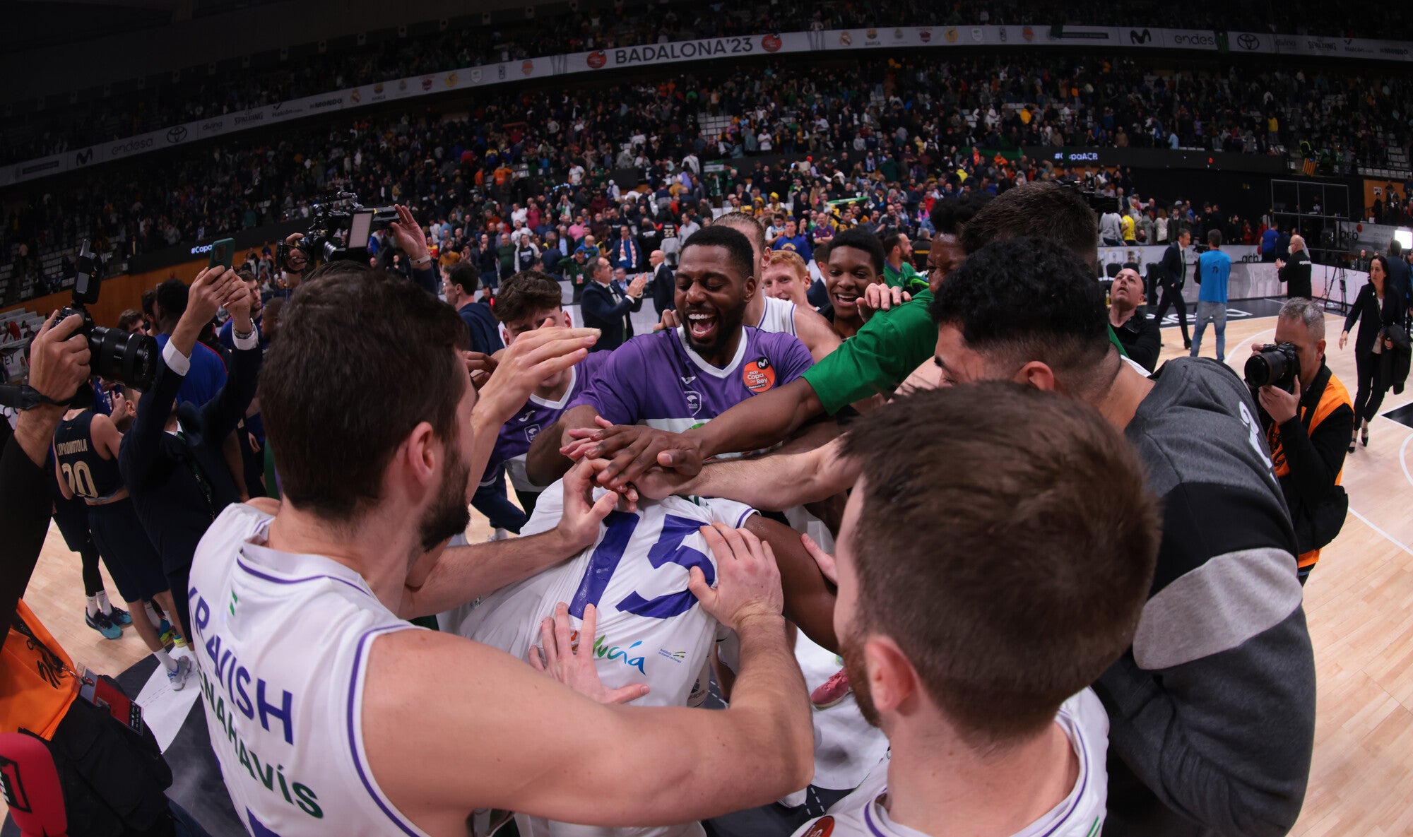 Fotos: La alegría del Unicaja tras eliminar al Barcelona