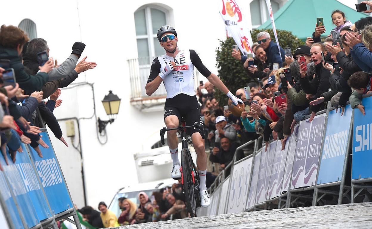 La emoción de Tim Wellens, en su tercera victoria de etapa en el adoquinado de Alcalá de los Gazules. 