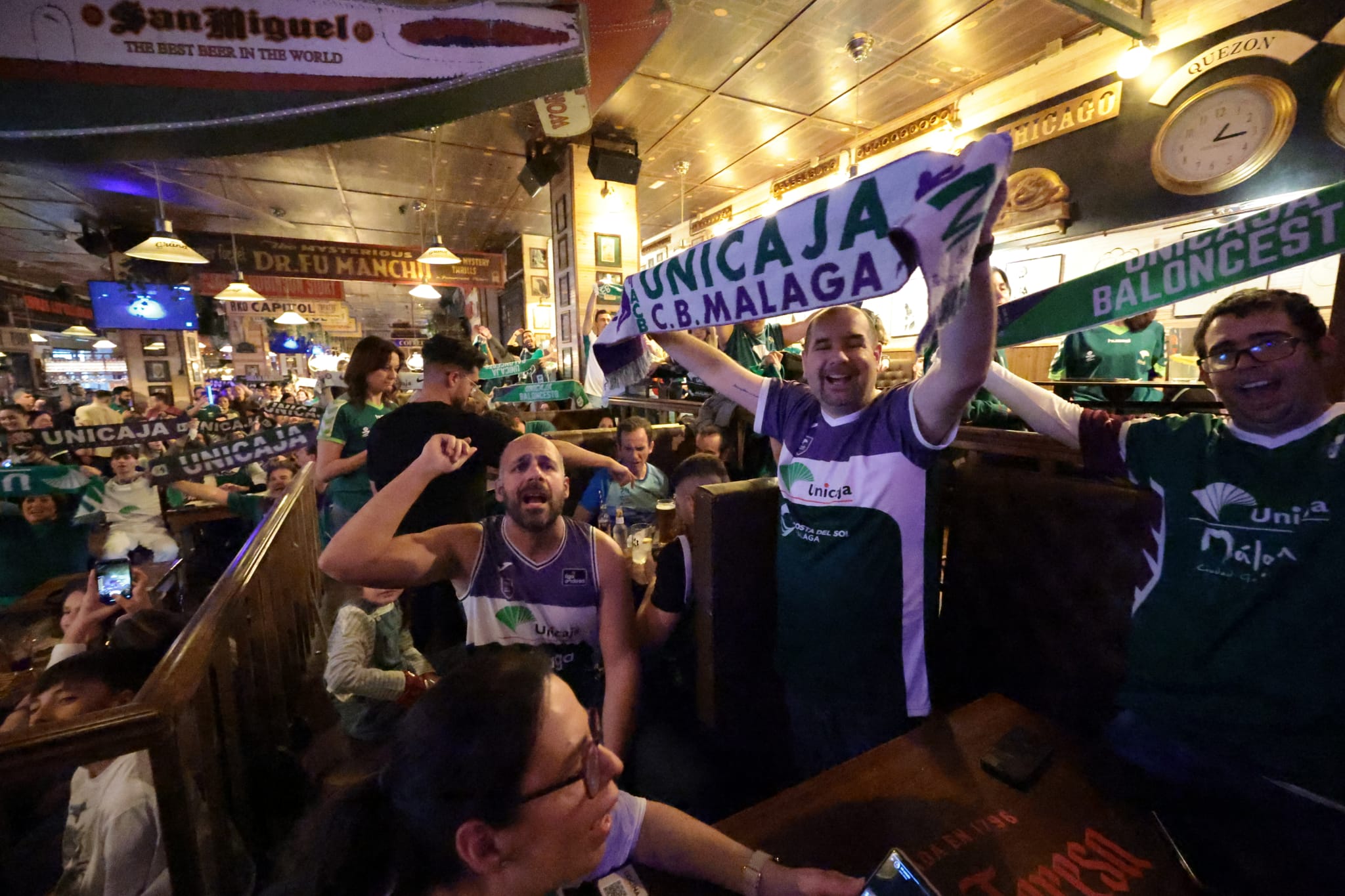 Más de 300 aficionados se reunieron en Le Grand Café para vivir el partido