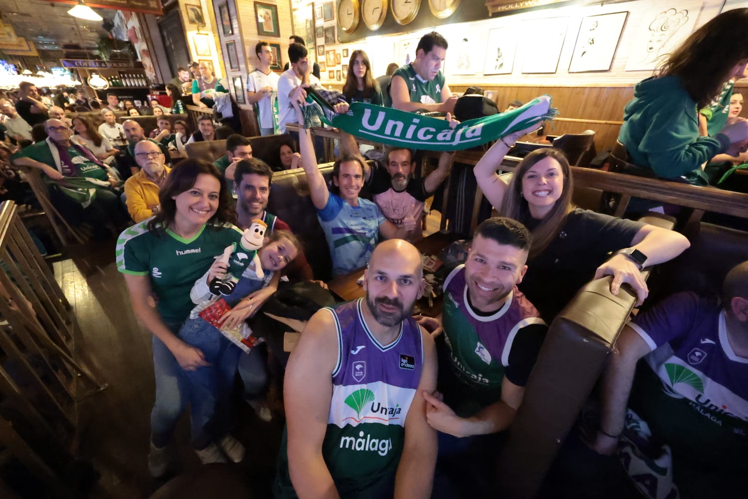 Más de 300 aficionados se reunieron en Le Grand Café para vivir el partido