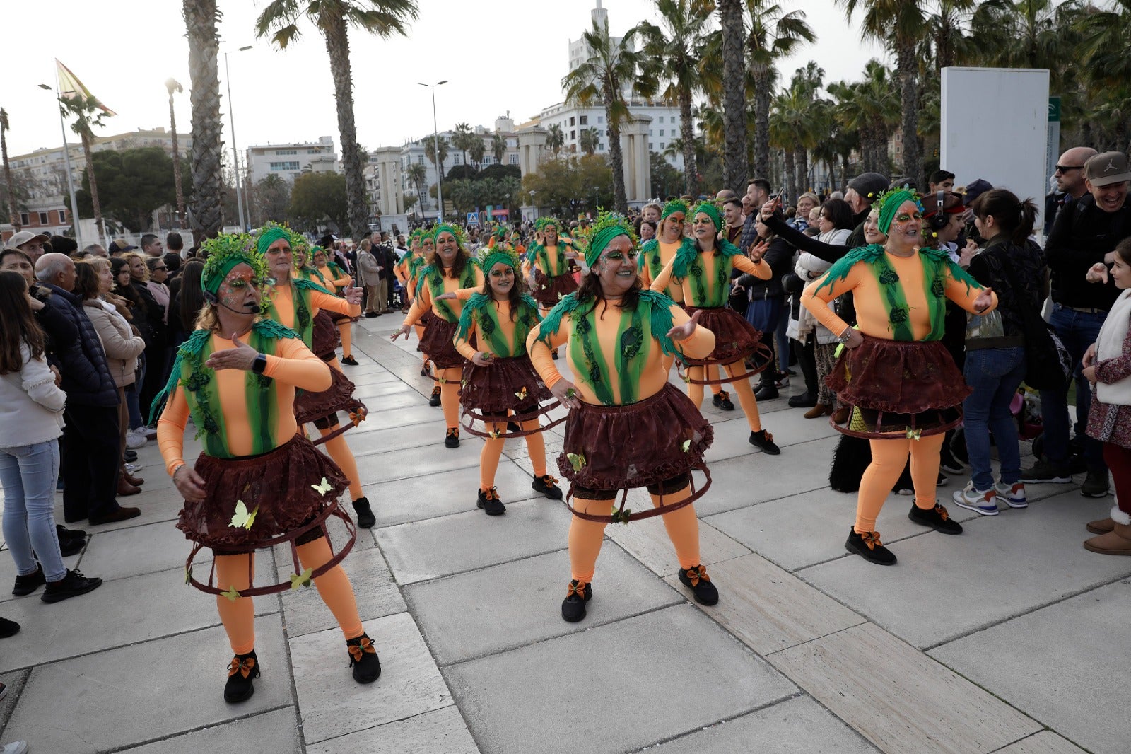 Un año más, la tradición continúa en la despedida de esta fiesta de la ciudad entre miles de personas esperando la famosa hoguera en la playa