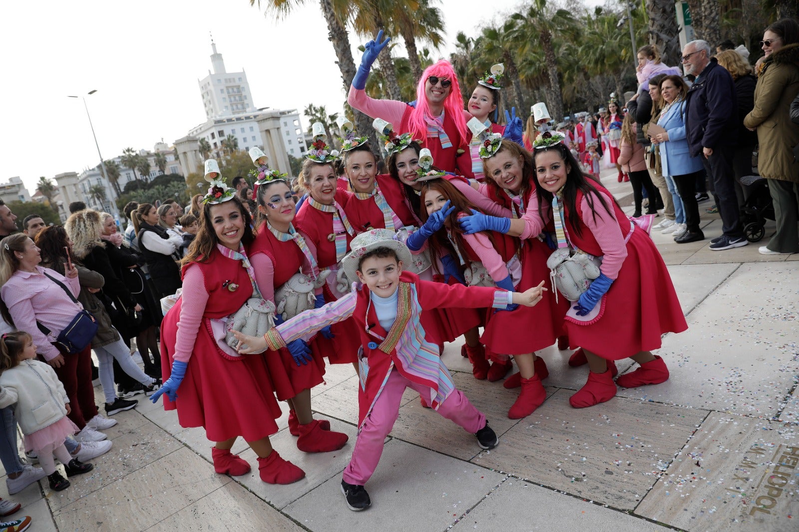 Un año más, la tradición continúa en la despedida de esta fiesta de la ciudad entre miles de personas esperando la famosa hoguera en la playa