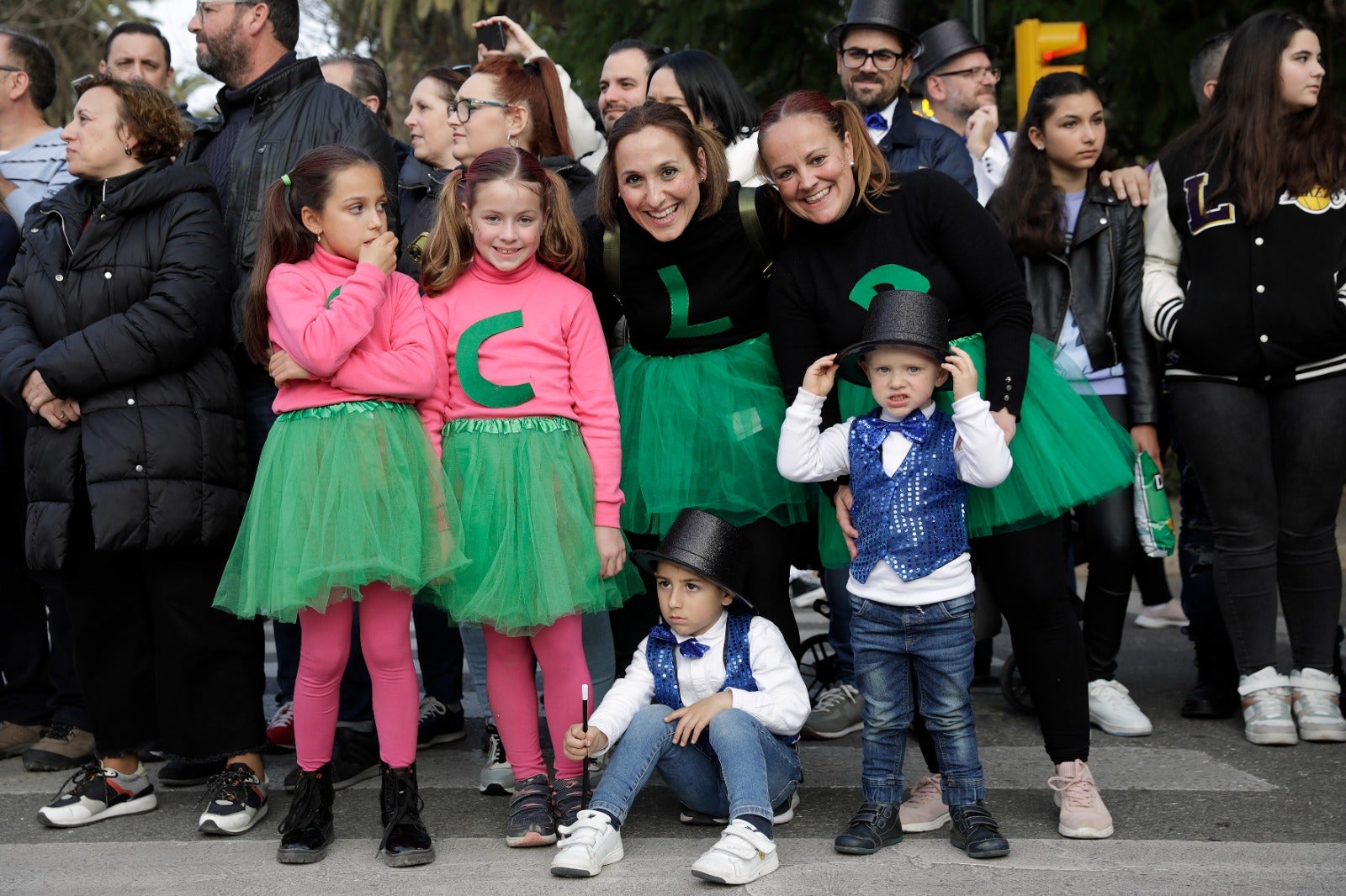 Un año más, la tradición continúa en la despedida de esta fiesta de la ciudad entre miles de personas esperando la famosa hoguera en la playa