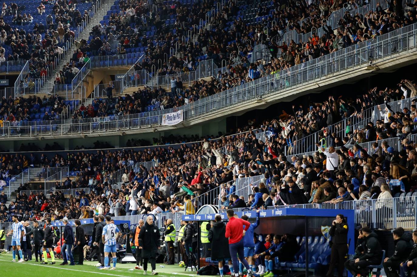 El Málaga logró una solvente victoria ante un público entregado 