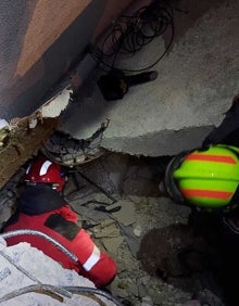 Imagen secundaria 2 - Raggio, durante algunos momentos en Turquía (arriba y abajo a la derecha), y recibido en el Ayuntamiento de Benalmádena este lunes, por el alcalde, Víctor Navas. 