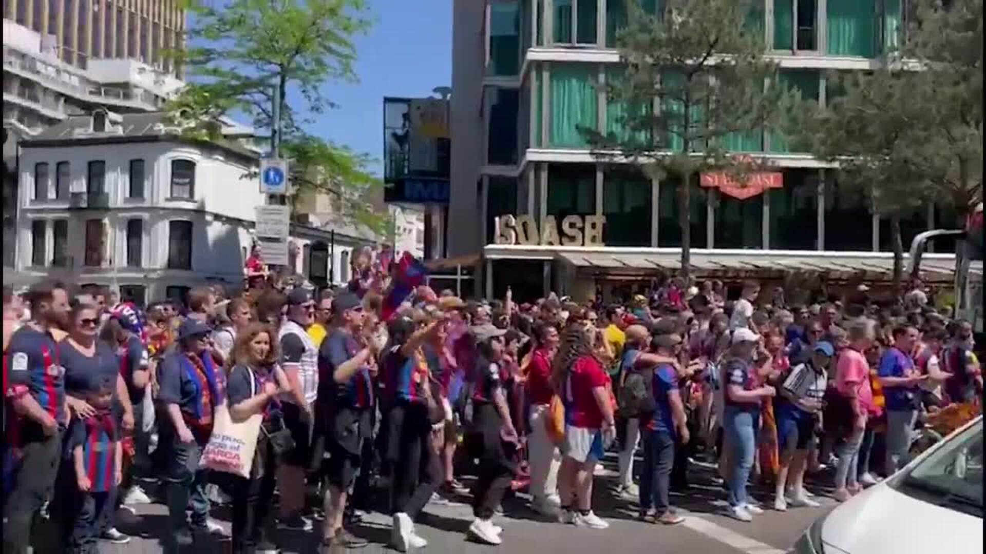 Gran recibimiento al Barça en Eindhoven para la final de la Champions League femenina