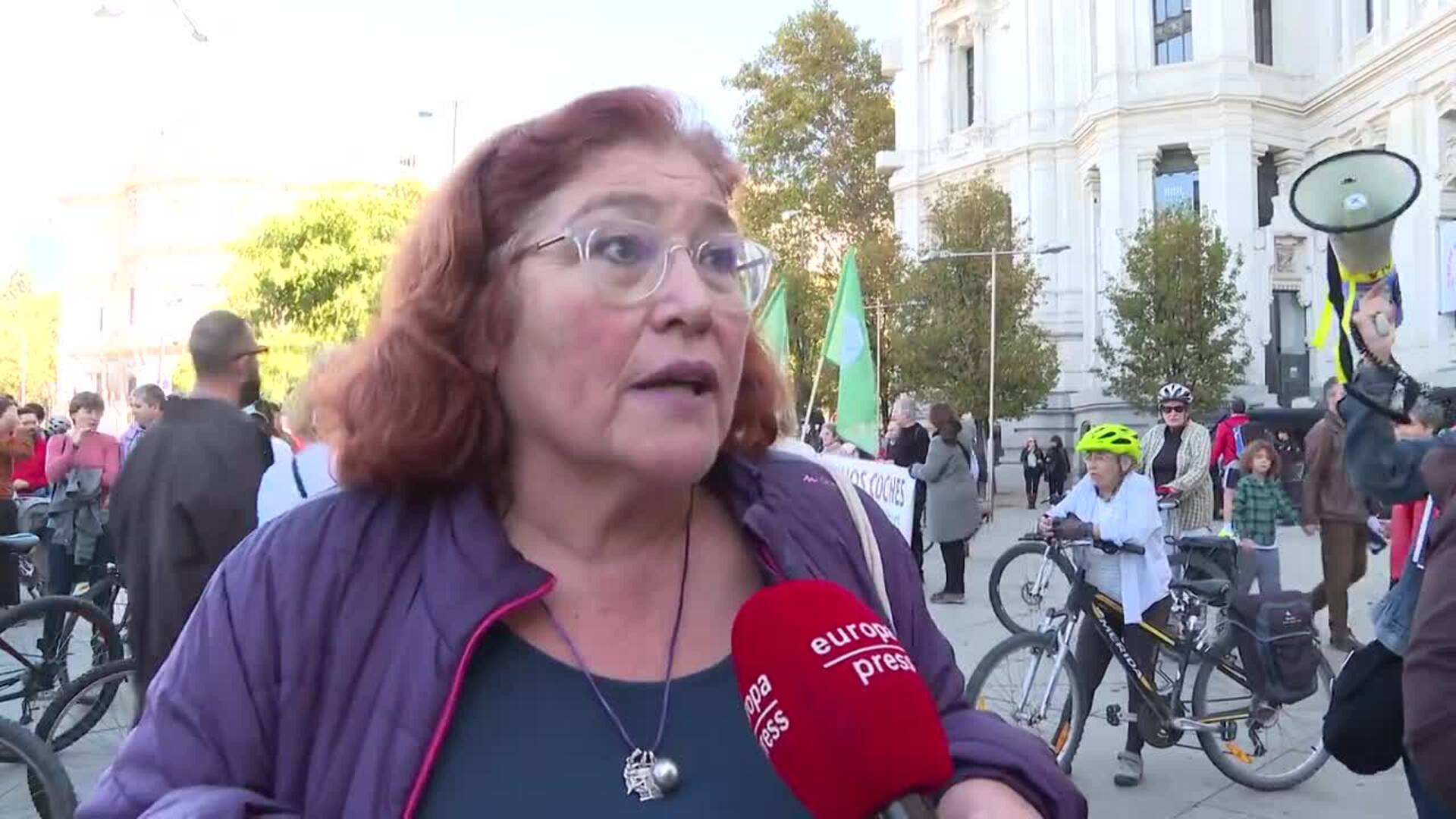 Izquierda Unida sobre los disturbios frente a la sede del PSOE: "Es un ataque a la democracia"