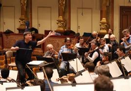 Cristian Thielemann y la Filarmónica de Viena, en un ensayo del concierto.