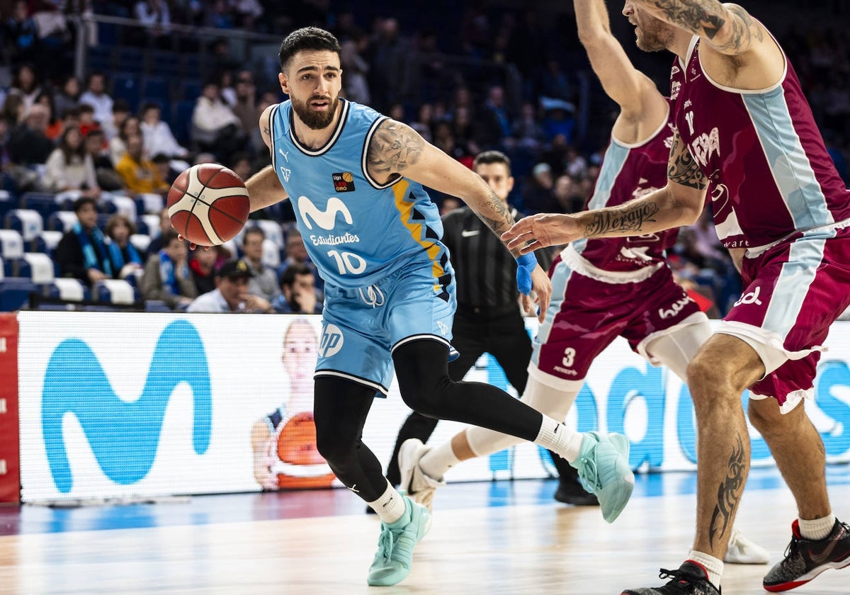 Francis Alonso, en un duelo de esta temporada con el Estudiantes.