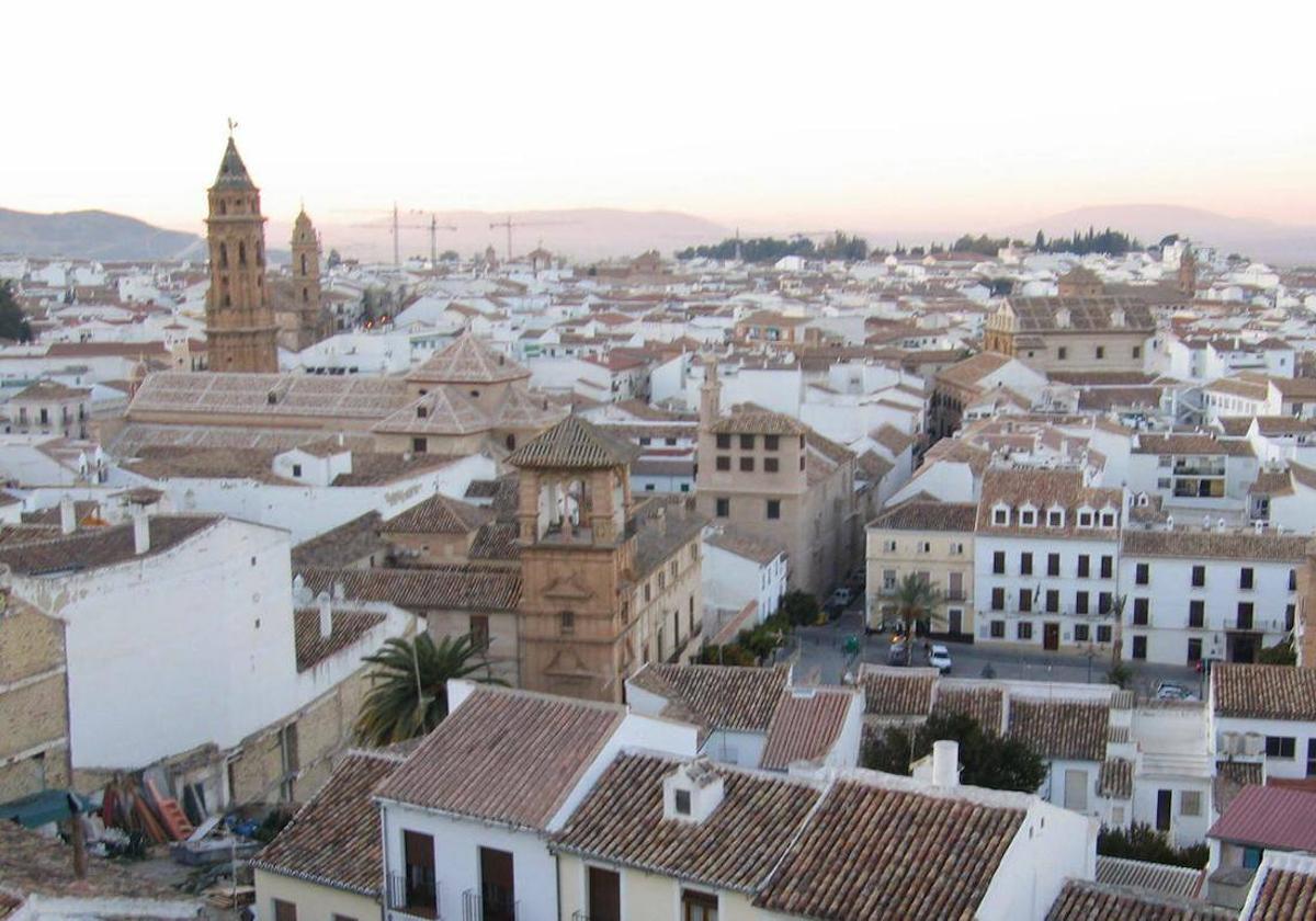 Un enfermero sufre una agresión con violencia física y verbal por parte de un paciente en Antequera