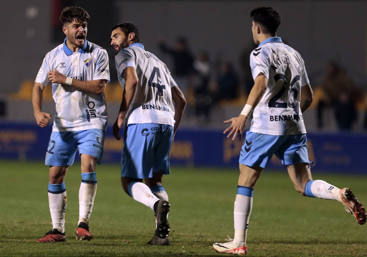 Dani Lorenzo celebra con un gesto de rabia su gol salvador, el 2-2.