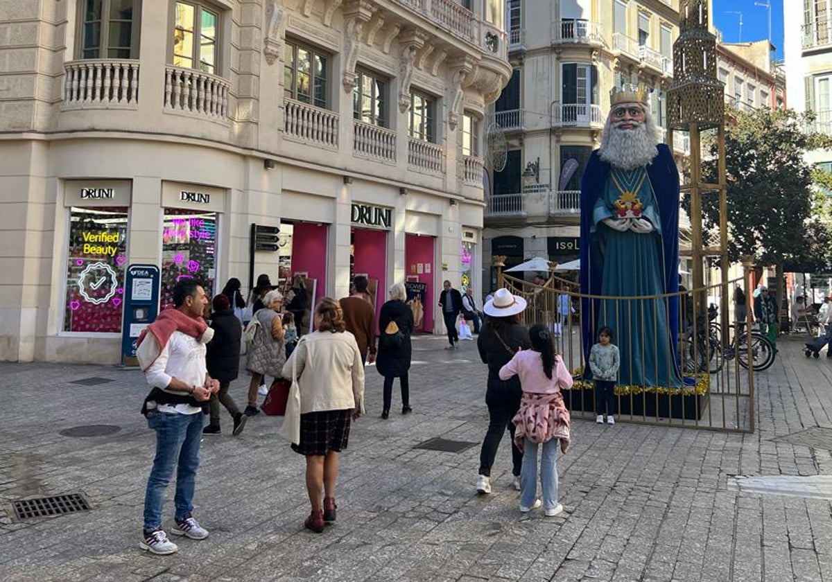 Uno de los reyes gigantes colocados en el Centro Histórico.