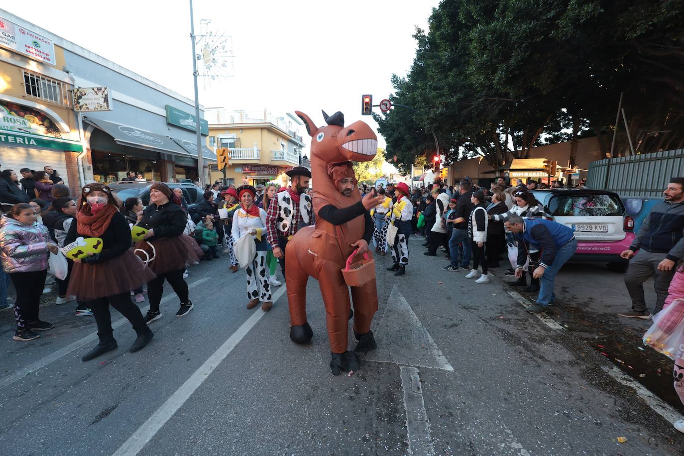 Las mejores imágenes de la cabalgata de los Reyes en Campanillas 2024