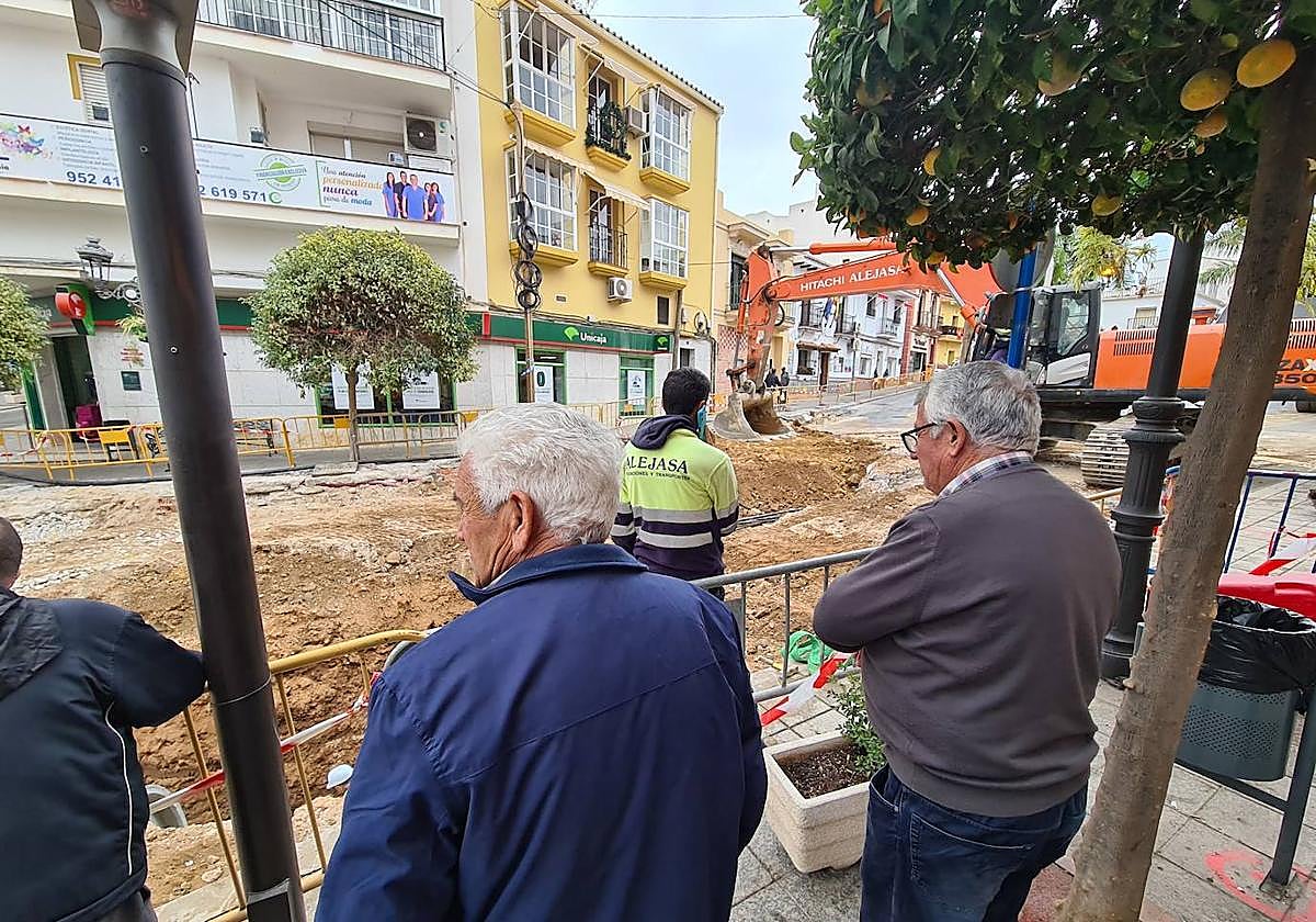Indignación y resignación por las obras en el corazón comercial de Alhaurín de la Torre