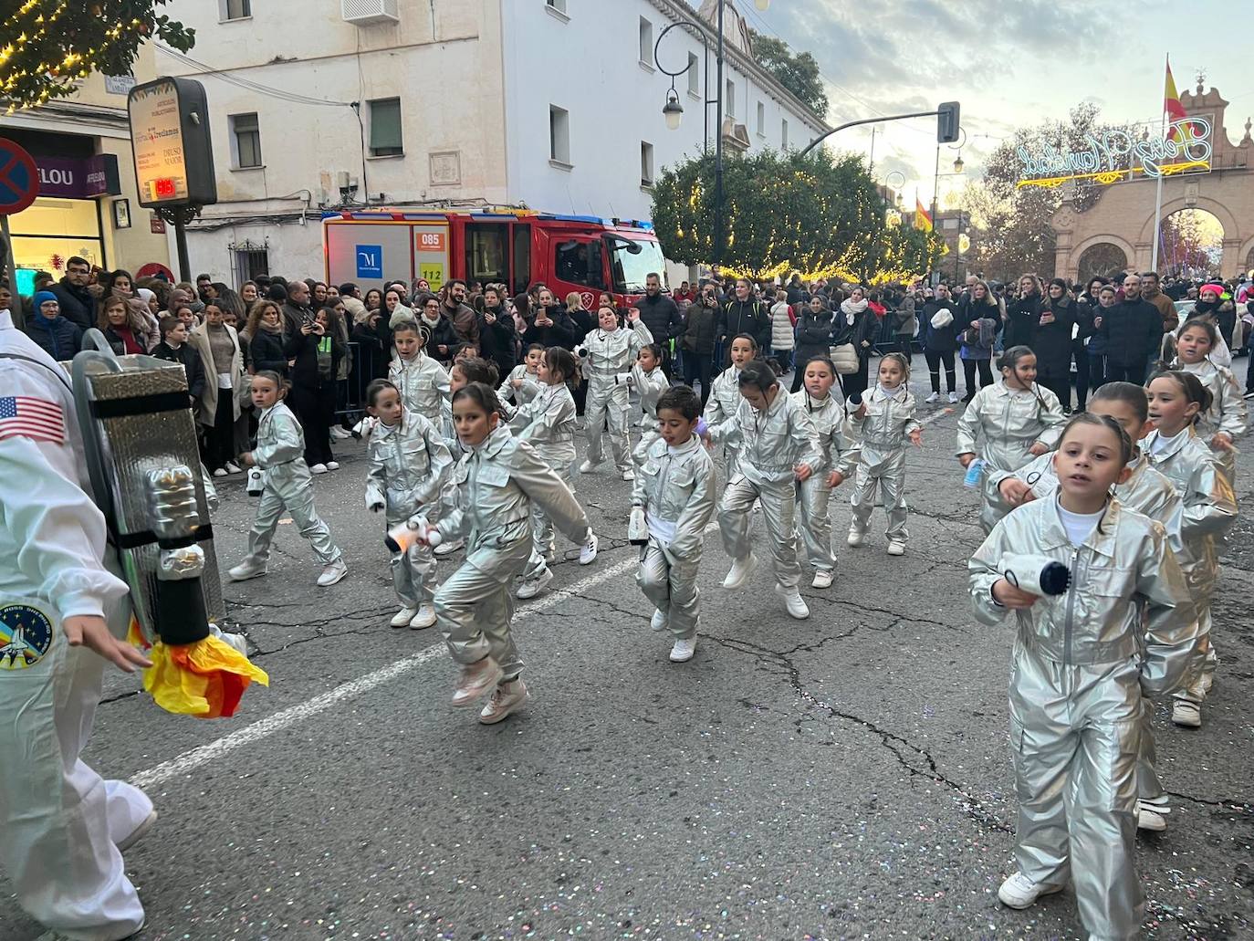 Los molletes no faltaron en la cabalgata de Reyes en Antequera