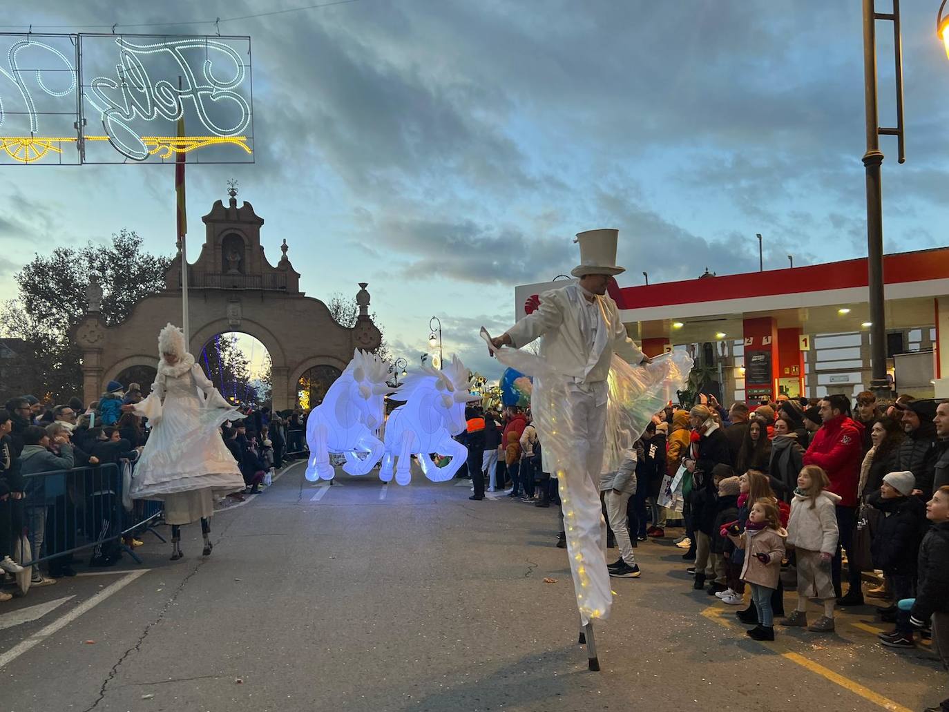 Los molletes no faltaron en la cabalgata de Reyes en Antequera