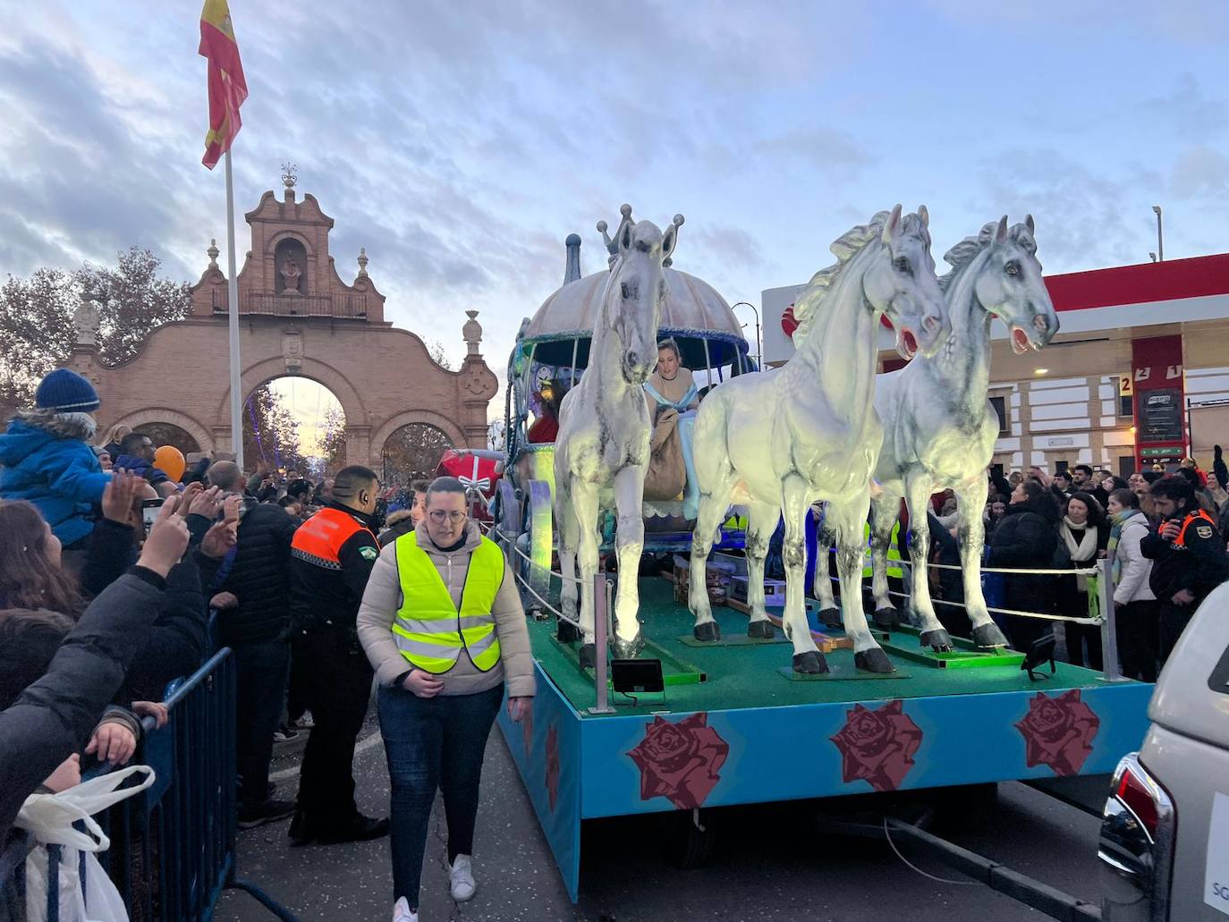 Los molletes no faltaron en la cabalgata de Reyes en Antequera