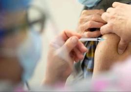 Andalucía habilitará puntos de vacunación sin cita contra la gripe y el covid todos los jueves