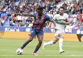 Aboubakary Kanté en un partido reciente con el Huesca.