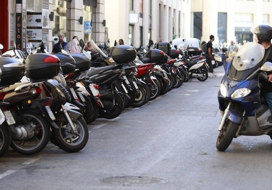 Hasta ahora con el carné de coche se podía conducir una moto de hasta 125 centímetros cúbicos y 3 años de experiencia.