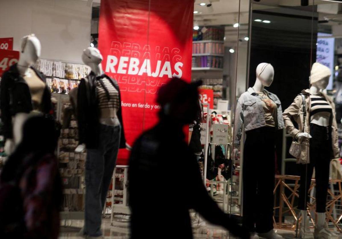 El llamamiento de Consumo sobre lo que deben poner las etiquetas en rebajas