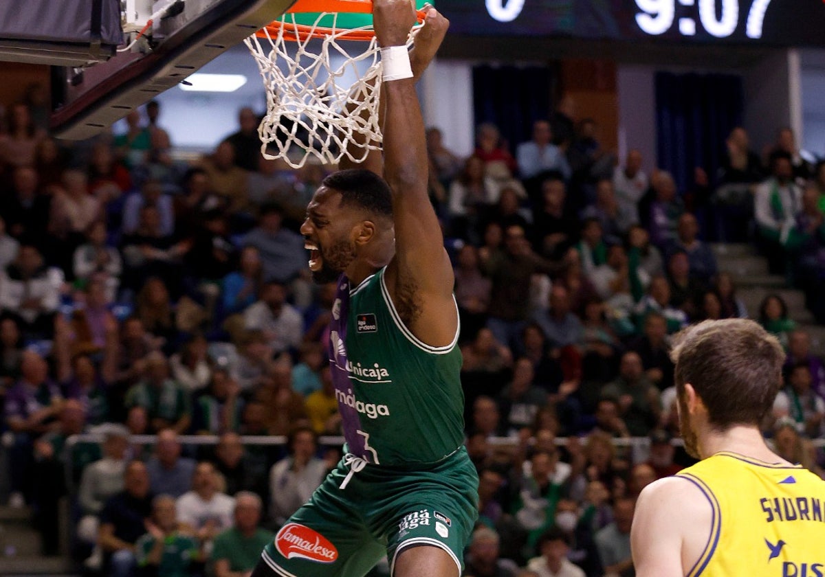 Un mate de Ejim al comienzo del partido, que traduce la intensidad inicial del Unicaja.