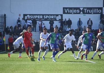 El Málaga, a diez puntos del ascenso directo