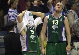 Berni y Weis se lamentan tras perder contra el Madrid en la Copa de 2001 celebrada en Málaga.