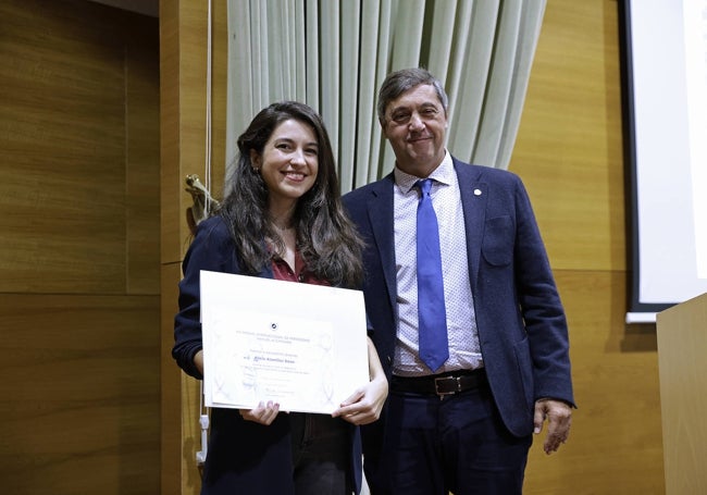 Alicia Alamillos y Teodomiro López, en la entrega del premio.